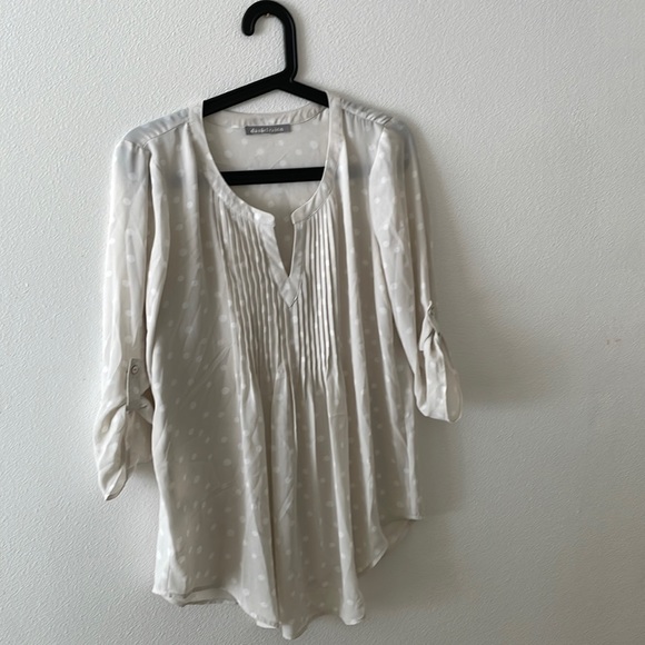 Daniel Rainn Maternity. Pistacia Split neck flowy maternity blouse - Picture 2 of 5